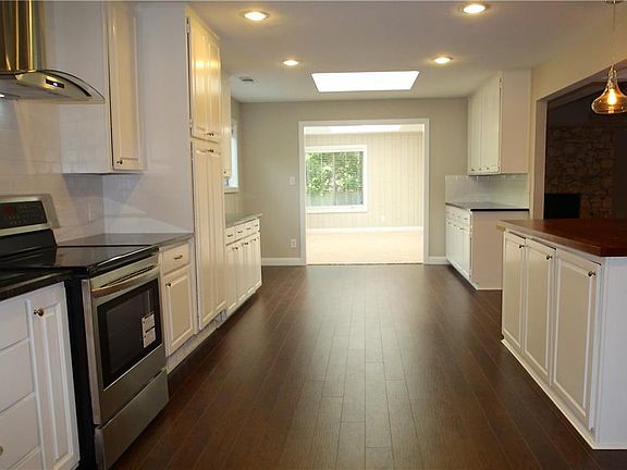 5th image of 1920 Webster Dr