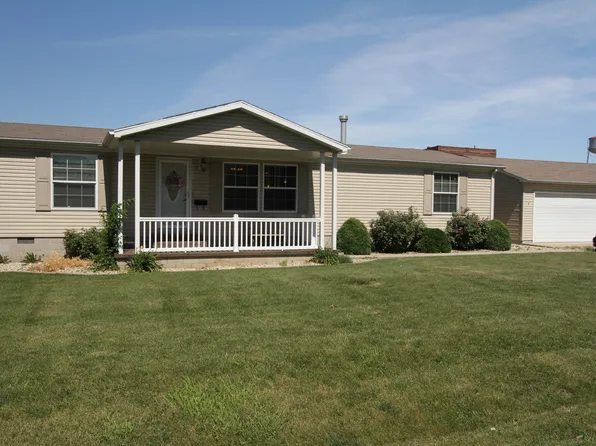 113 S Oak St, Assumption, IL 62510