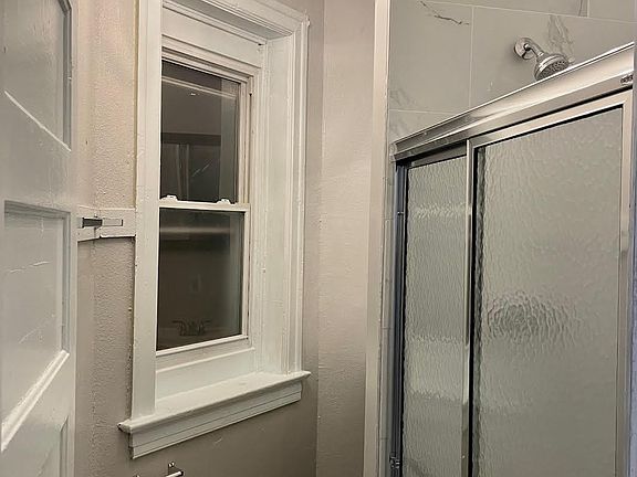 4th image of 3922 Botanical Ave #1