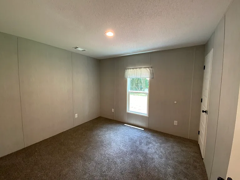 68 Chestnut Ln — Photo 12