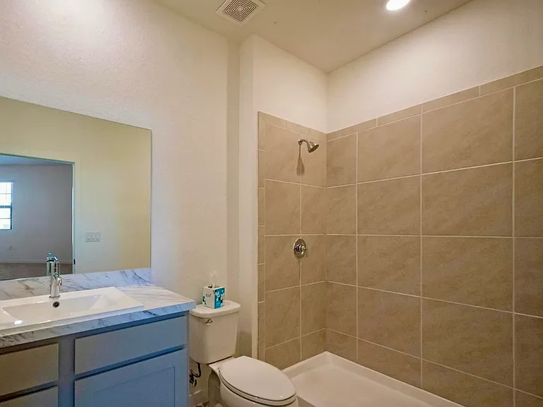 633 SW 11th St — Photo 7