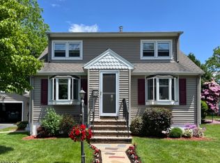 35 Pine St, Mine Hill, NJ 07803