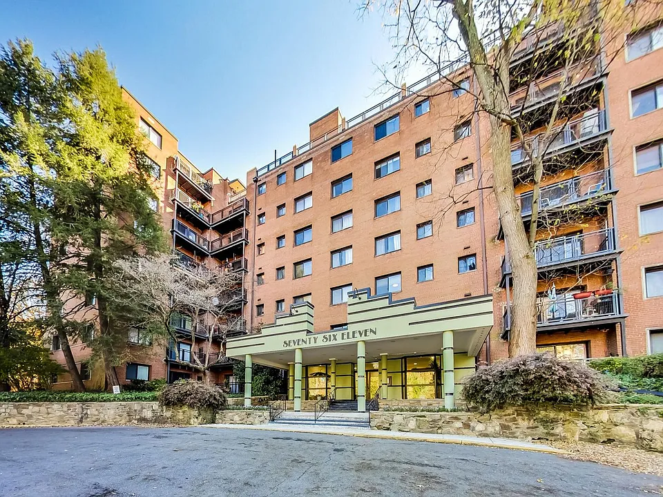 7611 Maple Ave #202