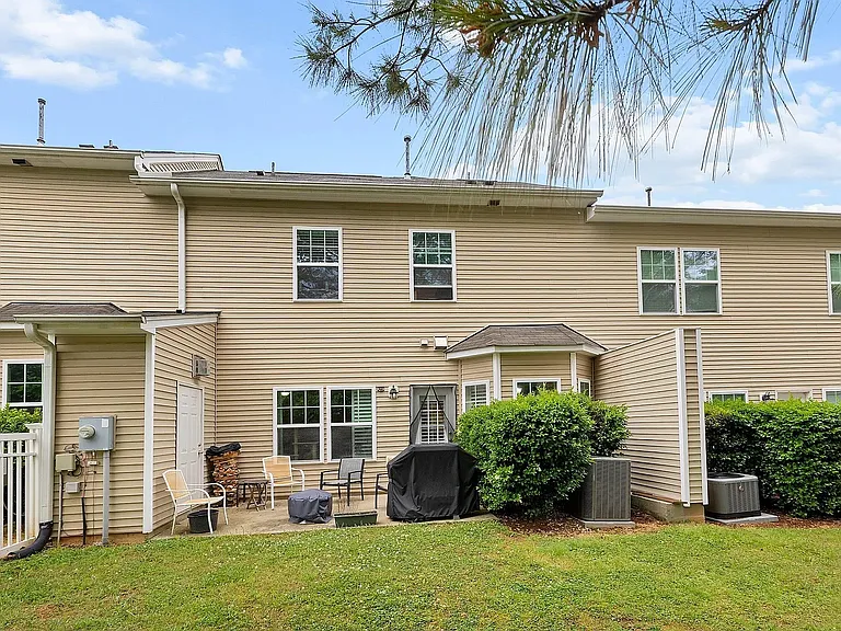 708 Ennis Creek Ln — Photo 10