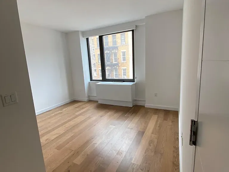 445 W 35th St #4N — Photo 9