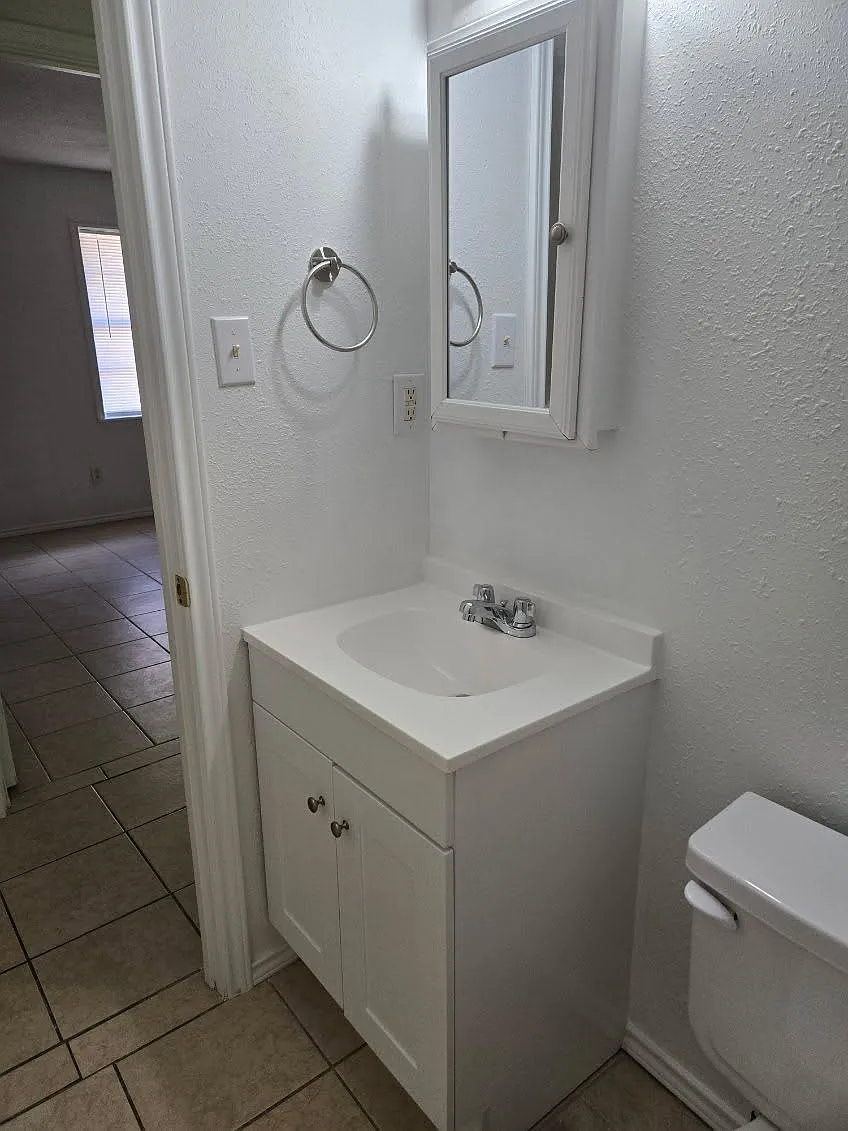 2 bed, 800 sqft, $950 — Photo 1