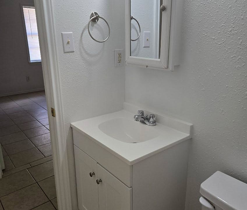 1st image of 514 Garden Ln #8