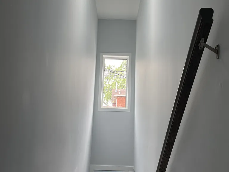 980 Ossington Ave #LANEWAY — Photo 17