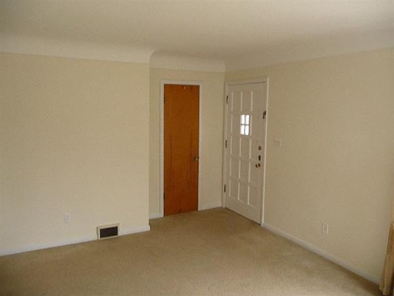 4th image of 909 W Duncan St