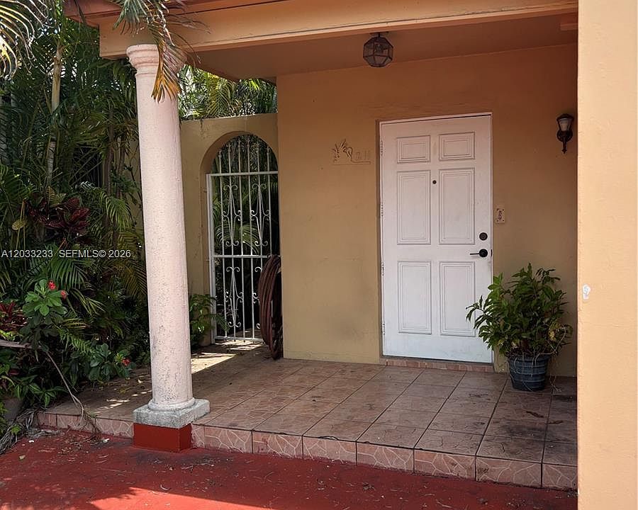 1st image of 211 NW 60th Ave