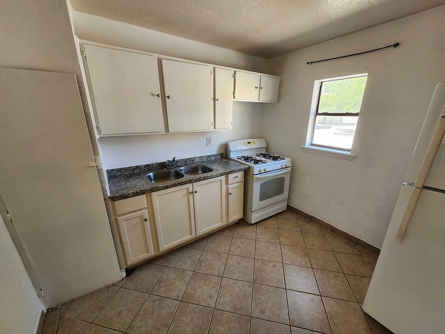 1 bed, $850 — Photo 1