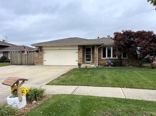 8112 Tudor Ln, Tinley Park, IL 60477