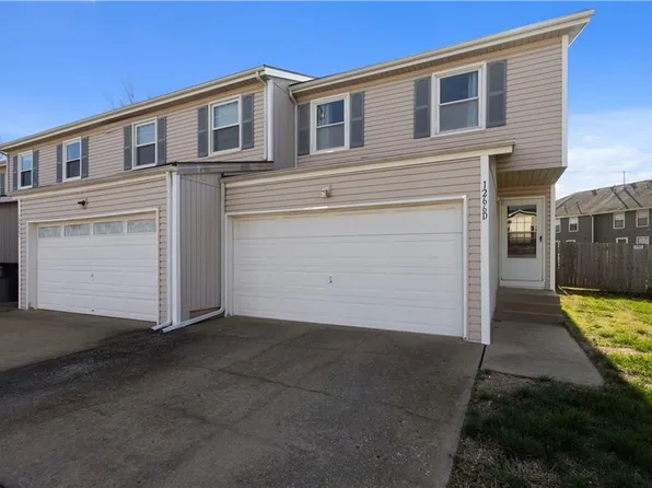 1266 N Petzold Dr APT D, Olathe, KS 66061