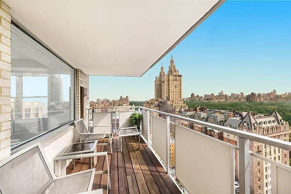 Sold by Warburg | media 7