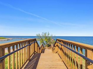 3862 S Lake Dr UNIT 407, Saint Francis, WI 53235