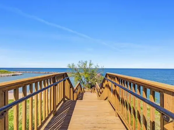 3862 S Lake DRIVE #407, Saint Francis, WI 53235