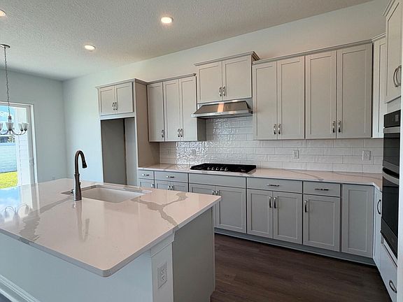 2nd image of 323 BEDFORD Terrace #120