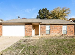 6901 Glenwood Dr, North Richland Hills, TX 76182