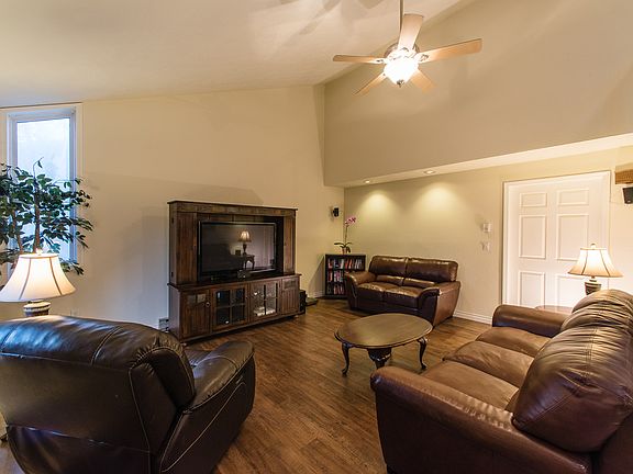 2nd image of 3001 E 34th Ave