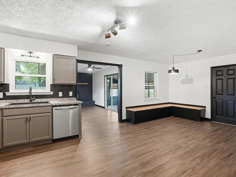 703 Pineview Ct — Photo 11