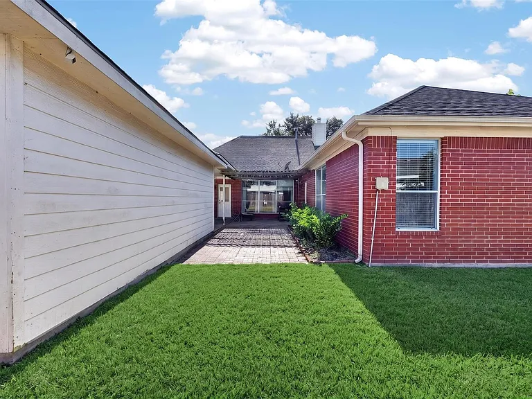 11214 Hillside Glen Trl — Photo 37