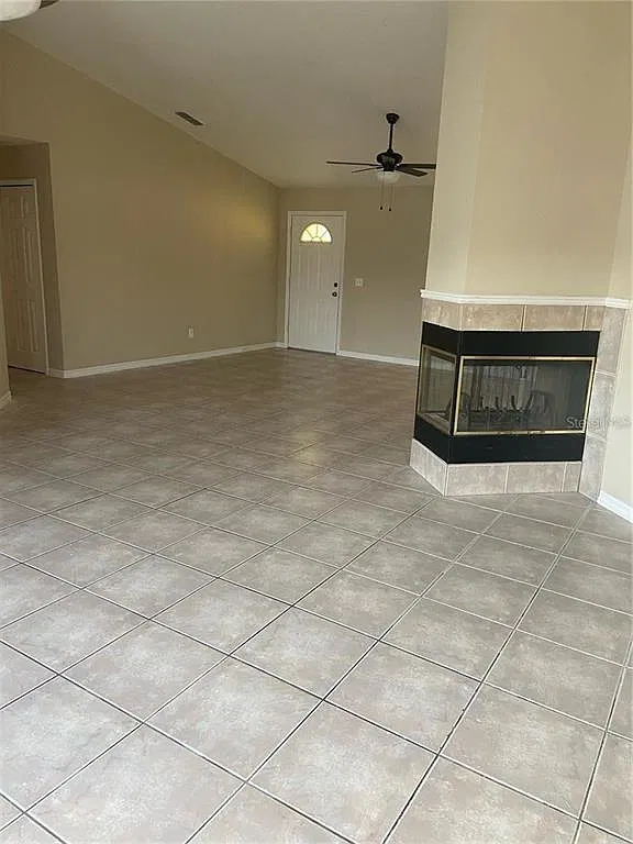 3 bed, 2.0 bath, 1501 sqft, $1,900 — Photo 3
