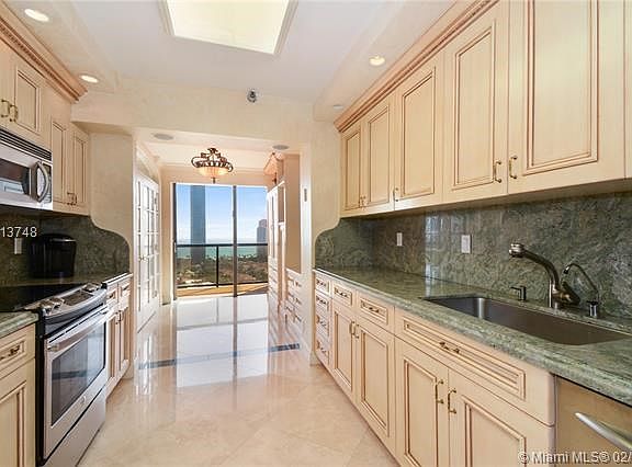 4th image of 19667 Turnberry Way APT 20J
