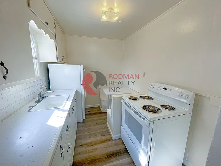 207 NW 7th Ave — Photo 6
