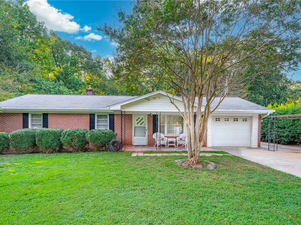 218 Doyle Dr, Seneca, SC 29678