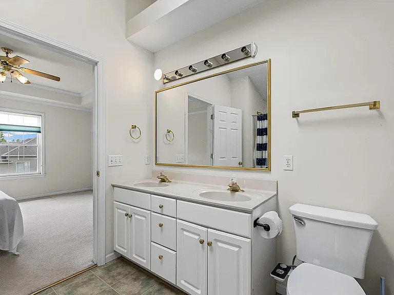 4200 Cedar Crest Ln — Photo 7