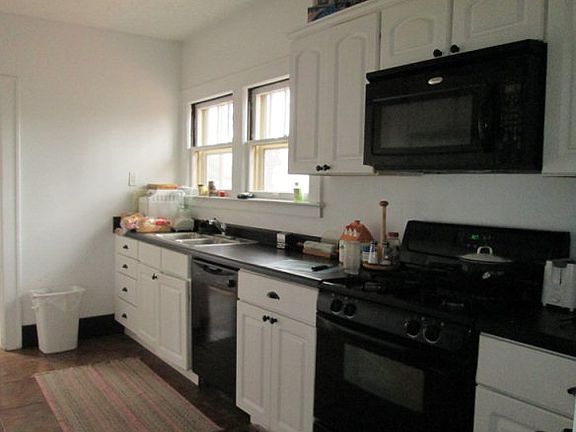 4th image of 221 S Seminary St