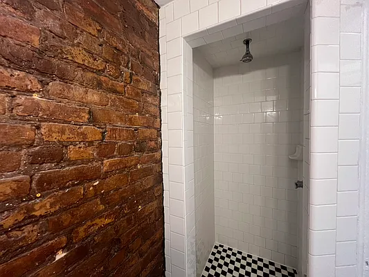 Rented by KNOCKKNOCK LLC | media 10