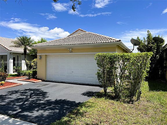 3rd image of 1605 Salerno Cir
