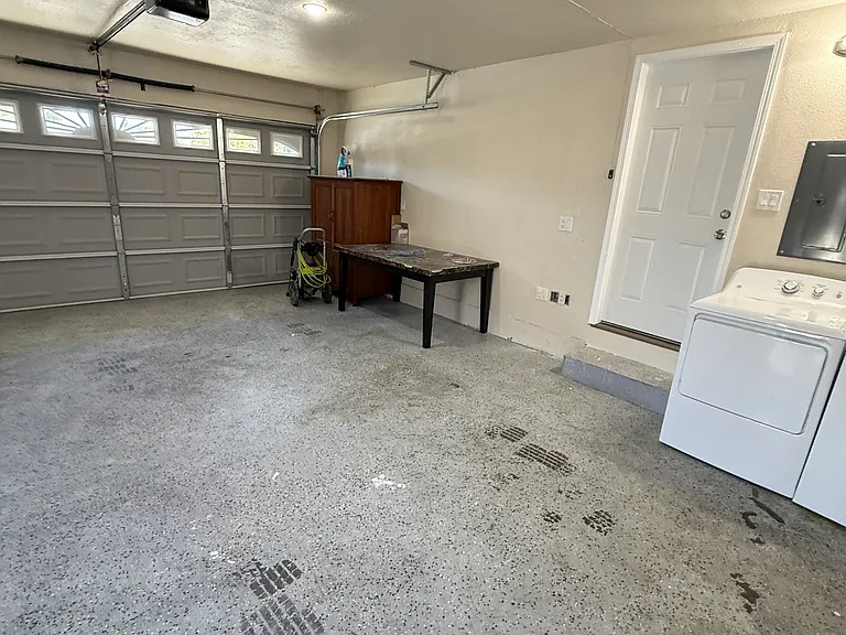 4765 Serra Ave — Photo 35
