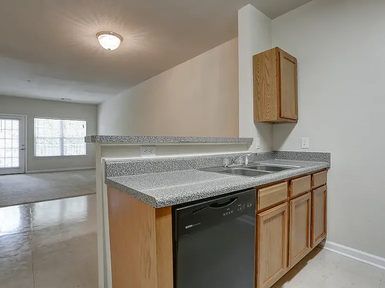 Hickory Ridge Apartments — Photo 13