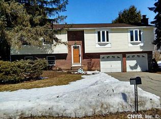8257 Elaine Cir, Liverpool, NY 13090