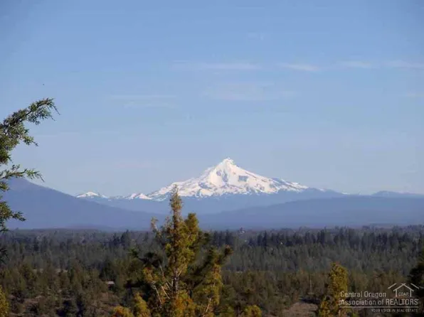 3481 NW Greenleaf Way, Bend, OR 97703