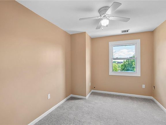 5th image of 33 Yorkshire St #A