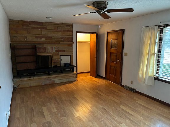 4th image of 304 N Bend Dr