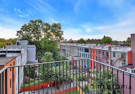 5th image of 426 Tompkins Ave APT 5E