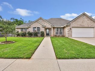 210 Regal Ln, Liberty, TX 77575