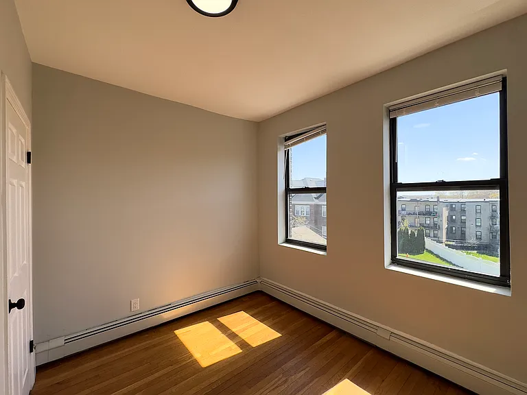 16 Charlotte St #2L — Photo 12