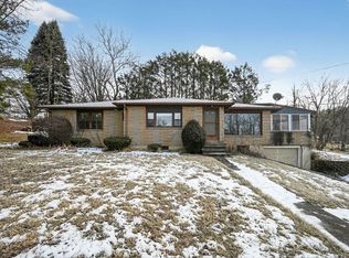 567 Dennison Dr, Southbridge, MA 01550