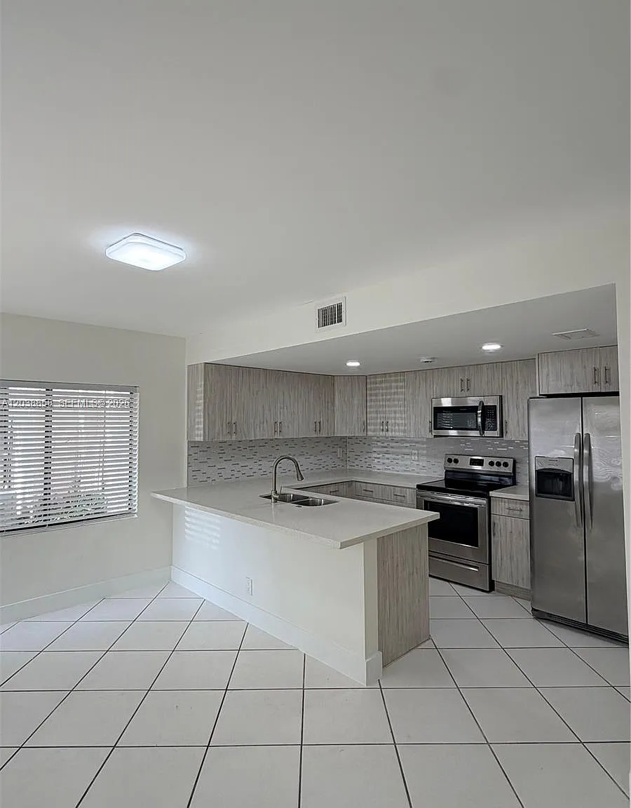 Jasmine Lakes I Condo — Photo 4