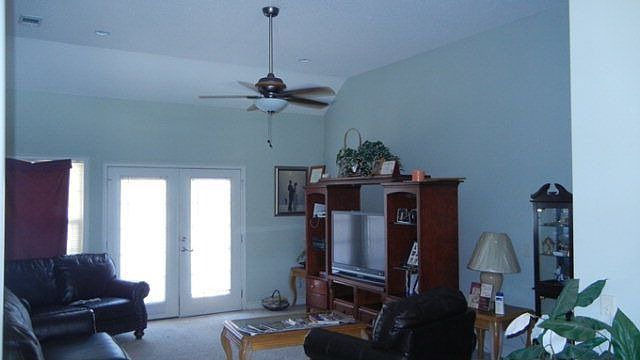 2nd image of 103 Huntington Cir