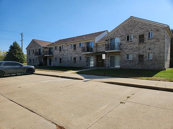 2nd image of 15147 Island Dr #203
