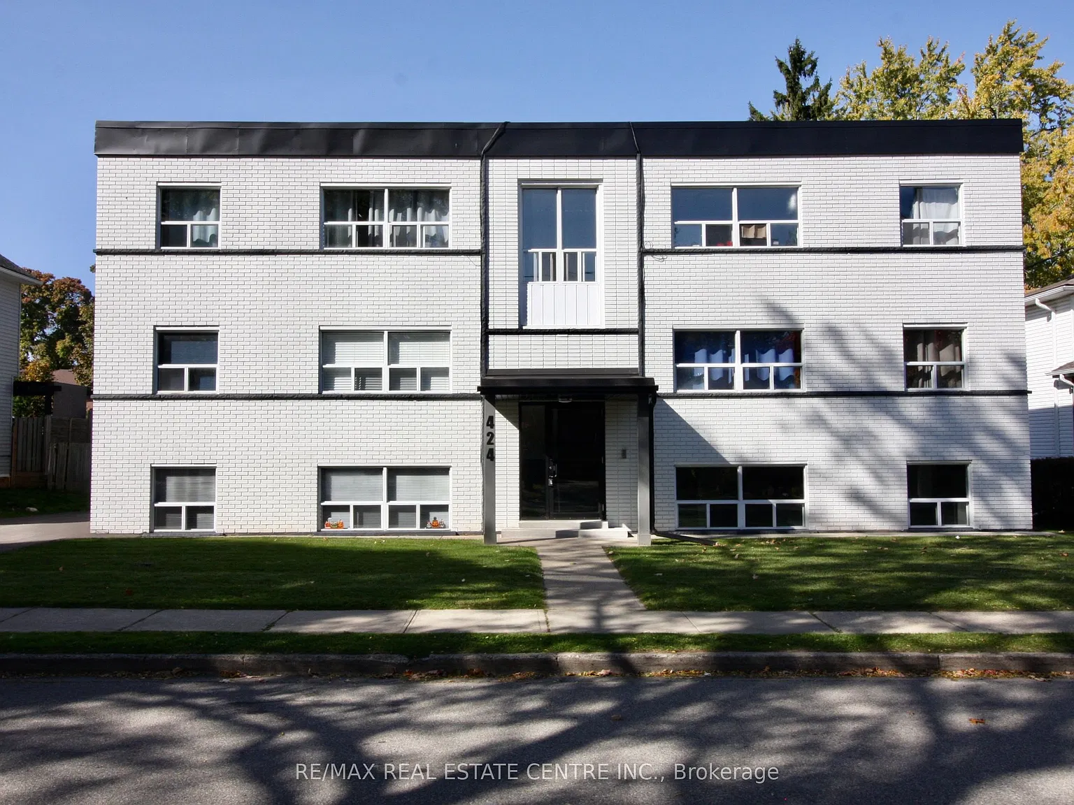 424 Argyle St S — Photo 1