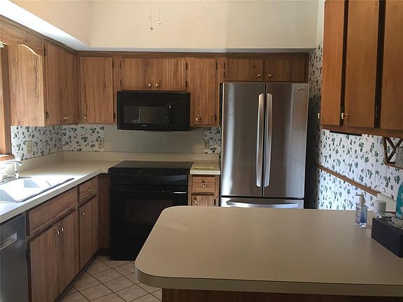 4th image of 685 N Thorpe Ave