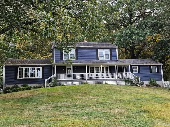 517 Wolcott Lane, Orange, CT 06477