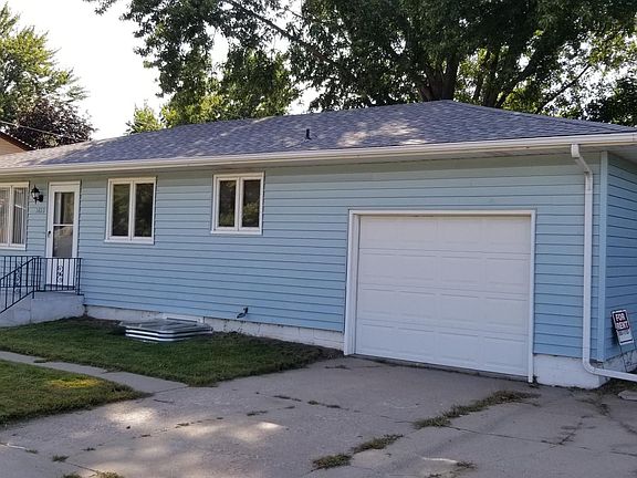 3rd image of 1420 N Hancock Ave